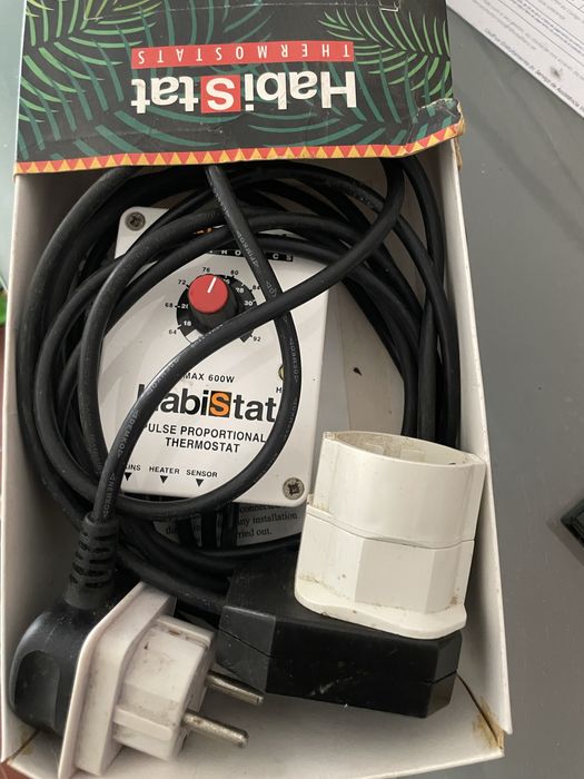 Vende-se vario material de terrario