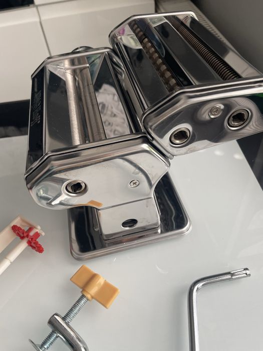 Ręczna maszynka do wałkowania i krojenia makaronu