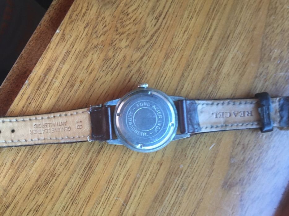 Relógio de corda Astro