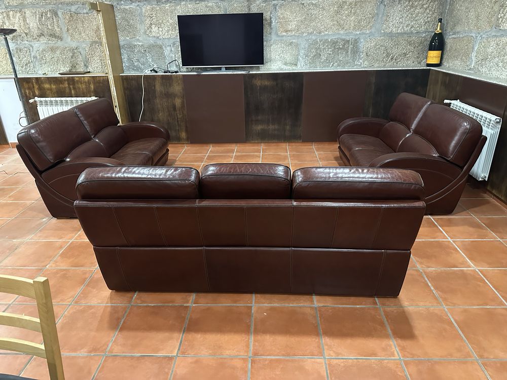 Sofas de couro castanho