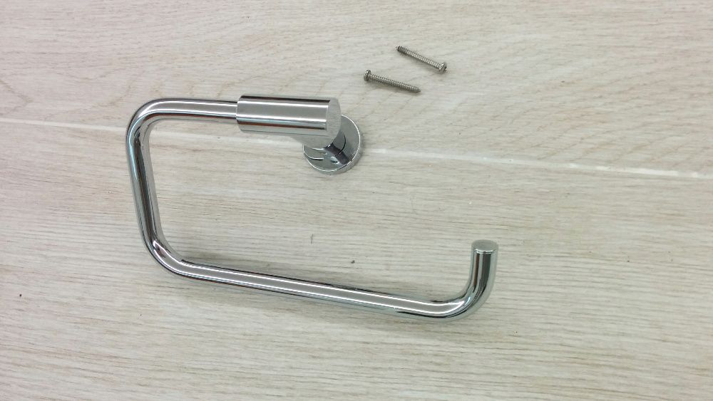 Acessórios p/ quarto de banho em metal cromado (€5 cada peça)