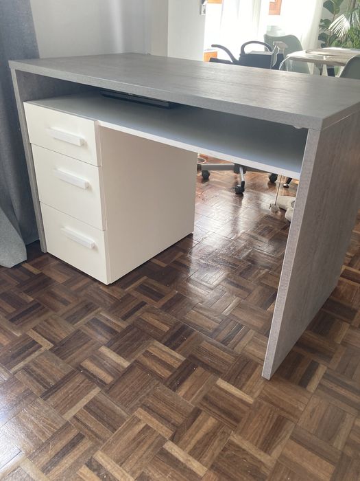 Secretária + Cadeira