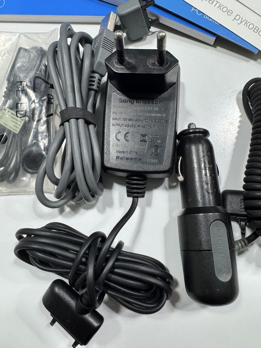 Продам легендарний розкладний телефон Sony Ericsson Z710i , б/у