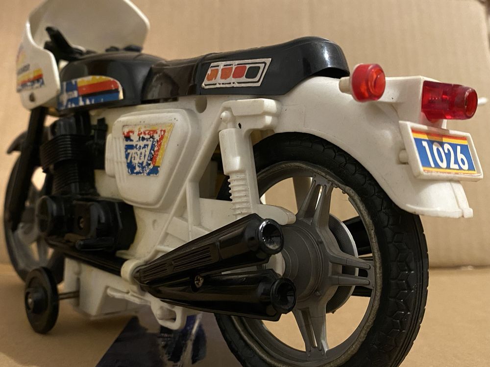 Miniatura/kolekcjonerska zabawka/model Honda CR 750 PRL