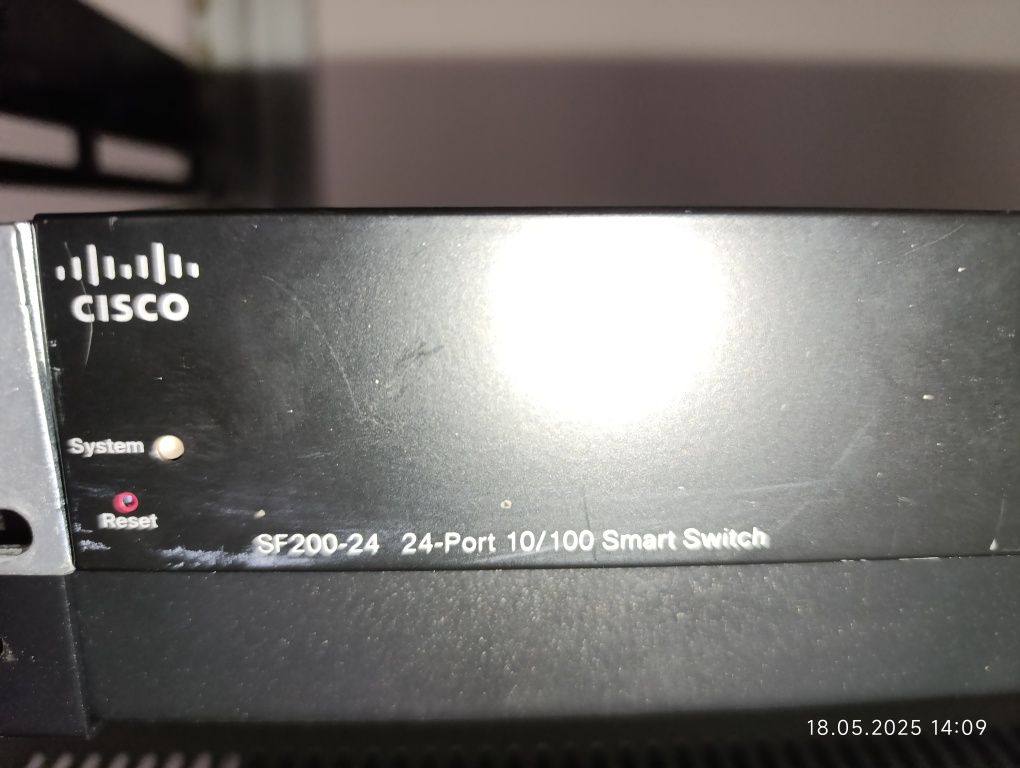 Комутатор Cisco SF200-24 (SF200-24F)