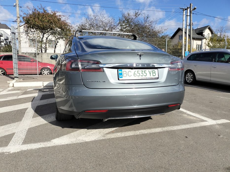 Tesla model S робоча конячка