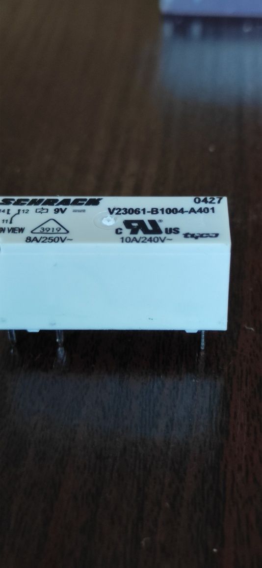 Przekaźnik Schrack 9V V23061-B1004-A401