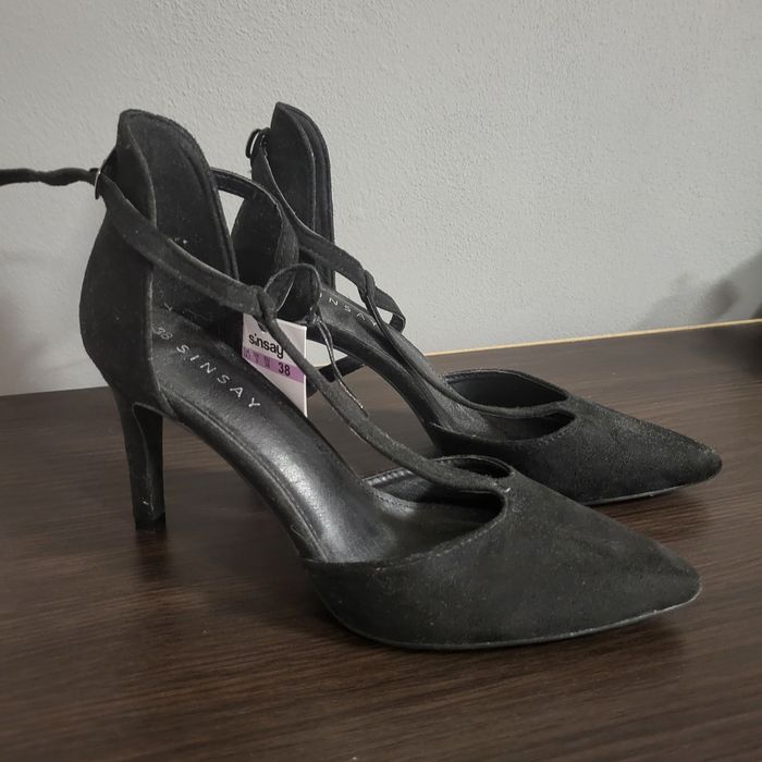 Nowe czarne szpilki rozmiarze 38