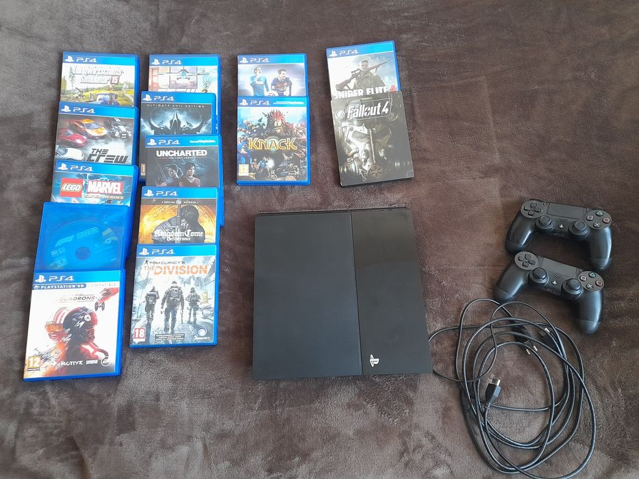 Zestaw PS4 + 14 gier i 2 pady
