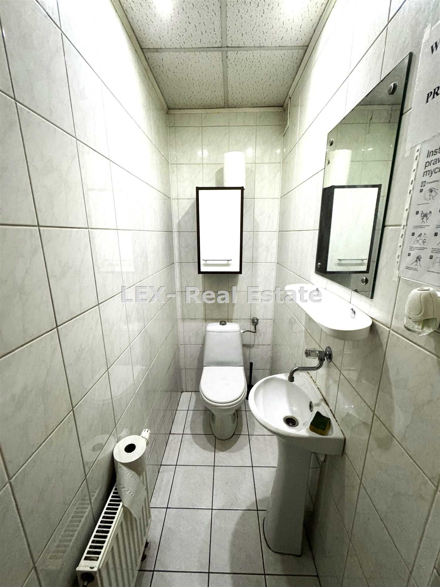 Do wynajęcia lokal biurowy 100 m2 w Pruszkowie.