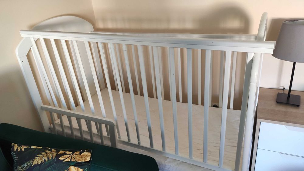 łóżeczko dziecięce w bardzo dobrym stanie+gratisy