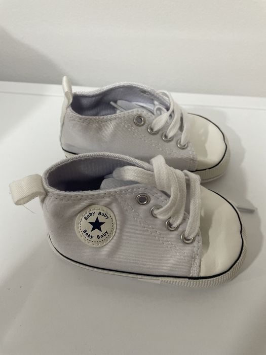 Sapatos de bebe tipo allstars