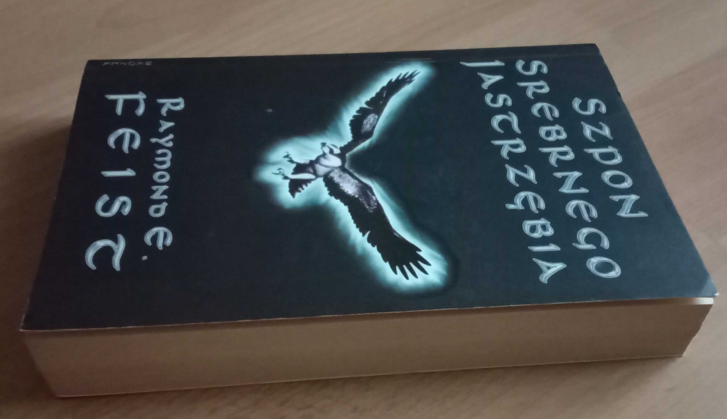 Szpon srebrnego jastrzębia Raymond E. Feist