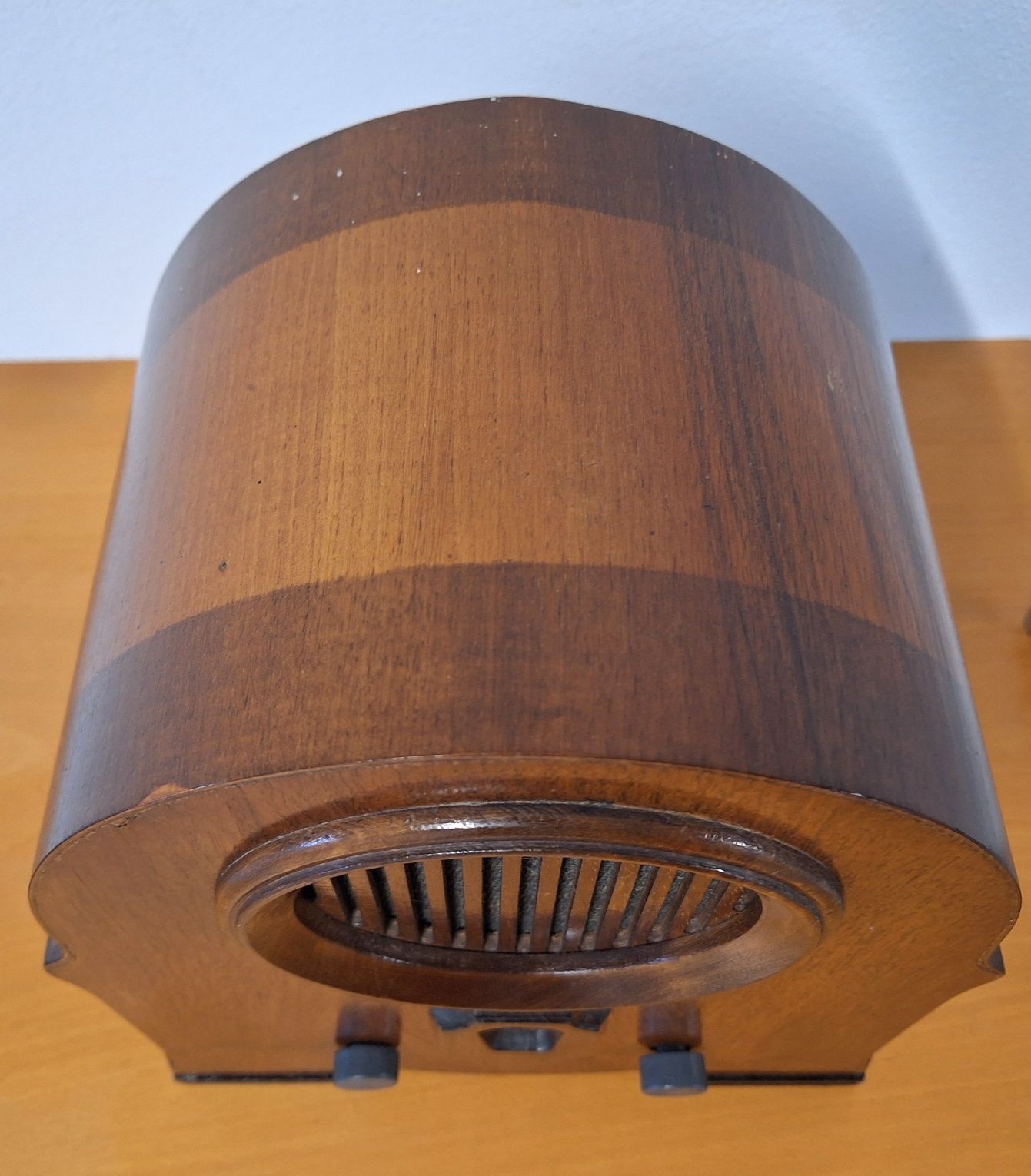 Rádio antigo com FM