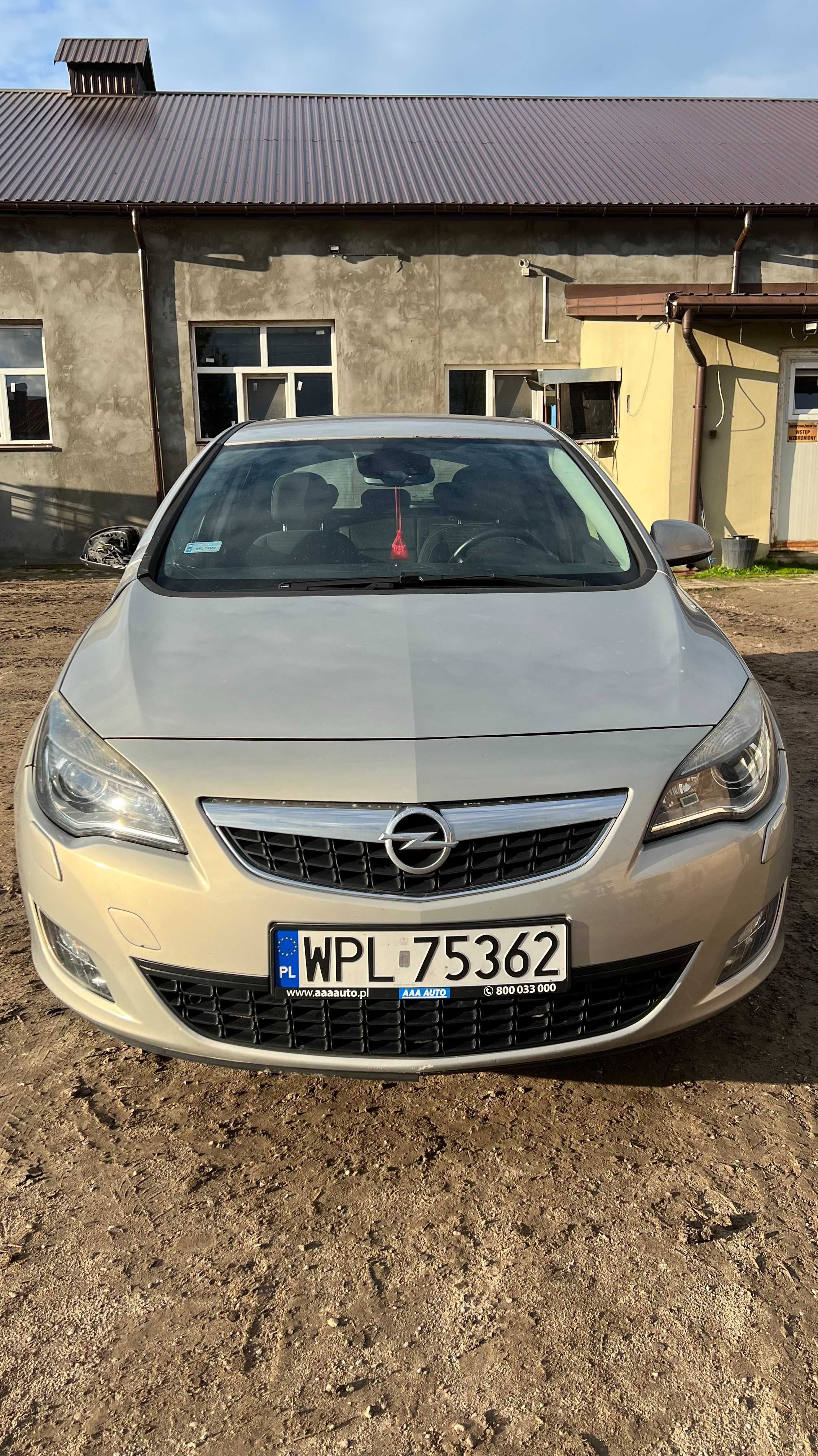 Opel Astra J 1.6T Uszkodzony