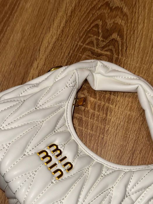 Torebka miu miu biala