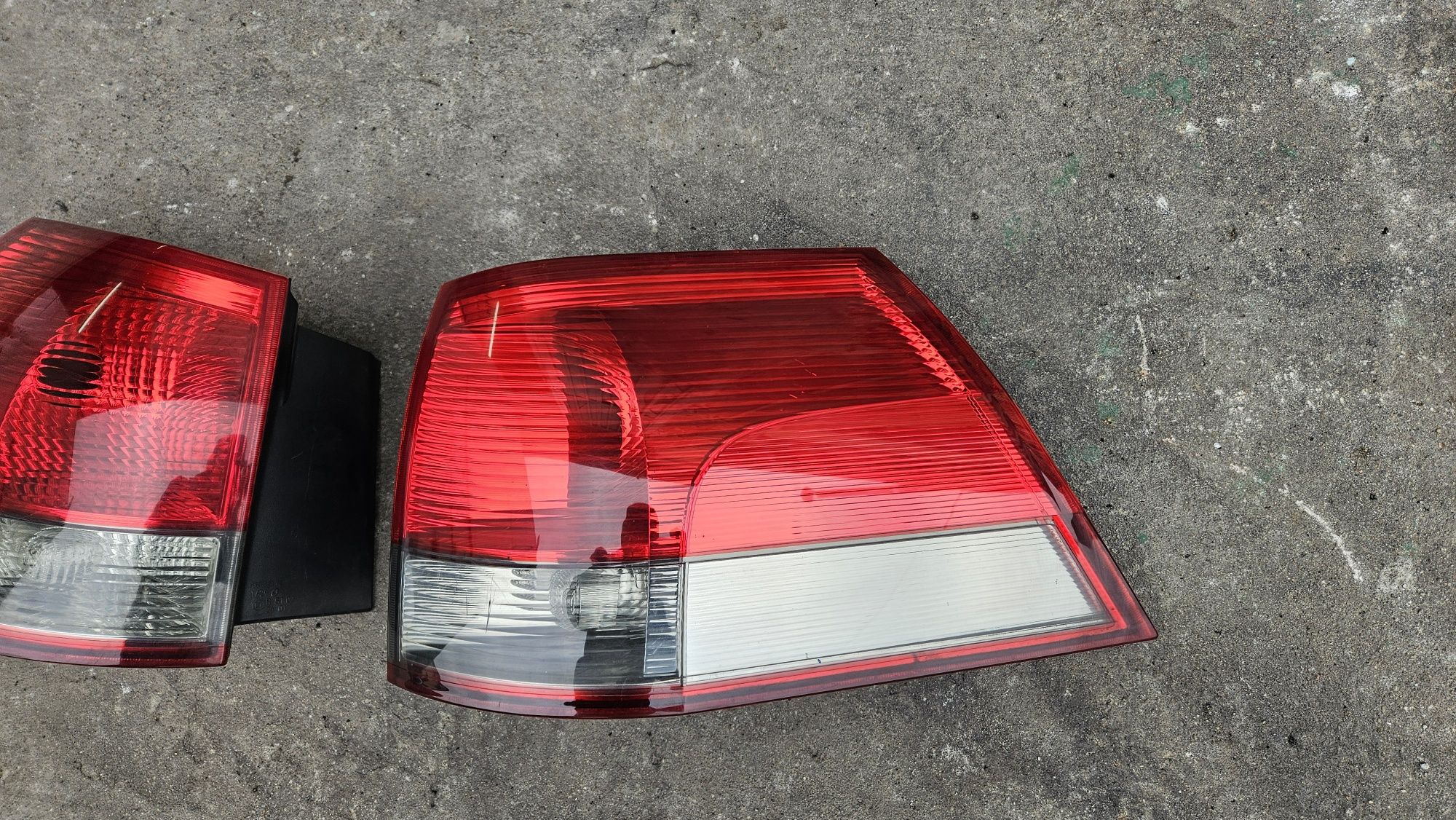 Lampa tył tylna lewa prawa w błotnik opel vectra c kombi ciemna dymion