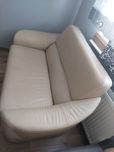 Sofa skórzana dwuosobowa.