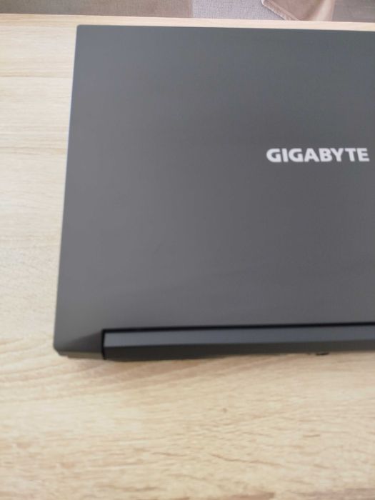 Portátil Gaming Gigabyte G5 - RTX 3050 | Ecrã 144Hz 16 GB RAM SSD-1 TB
