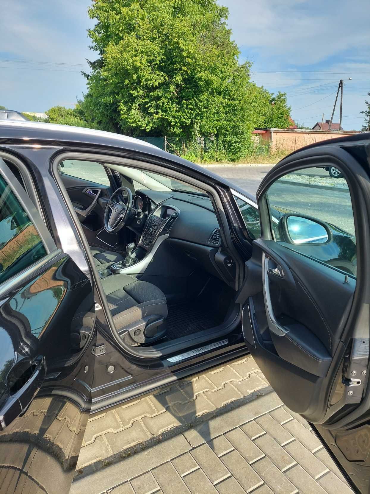 Opel Astra J 1.7 CDTI Sports Tourer 2011r.