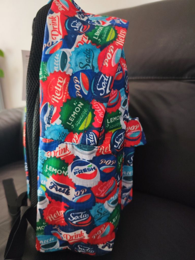 Mochila multicolorida da Ambar da coleção Inverse, NOVA