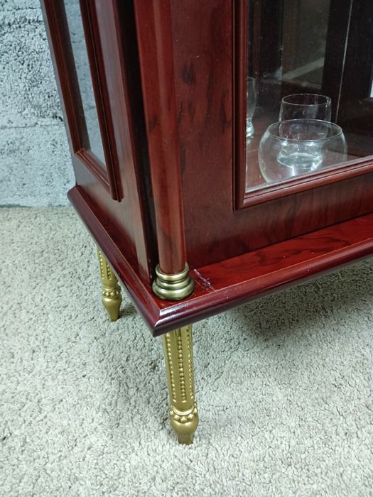 Móvel expositor espelhado/ Vitrine de época com duas prateleiras e ilu