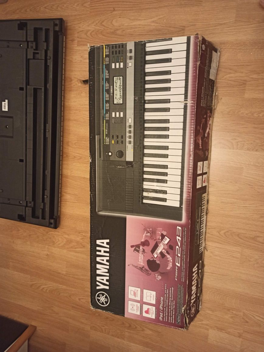 Teclado piano Yamaha PSR-E243 61 teclas