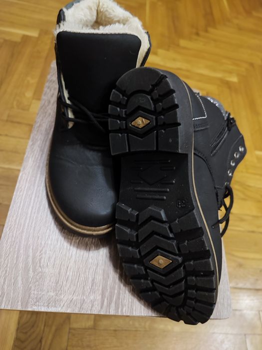 Жіночі ботінки нові