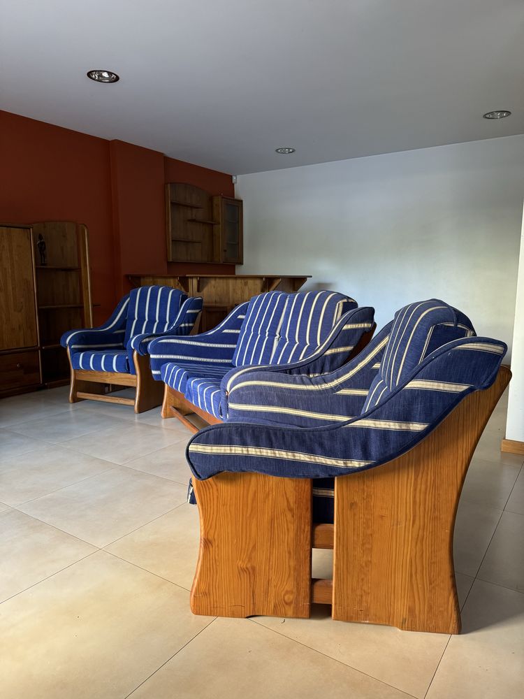 Conjunto de moveis de sala e quartos em pinho maciço