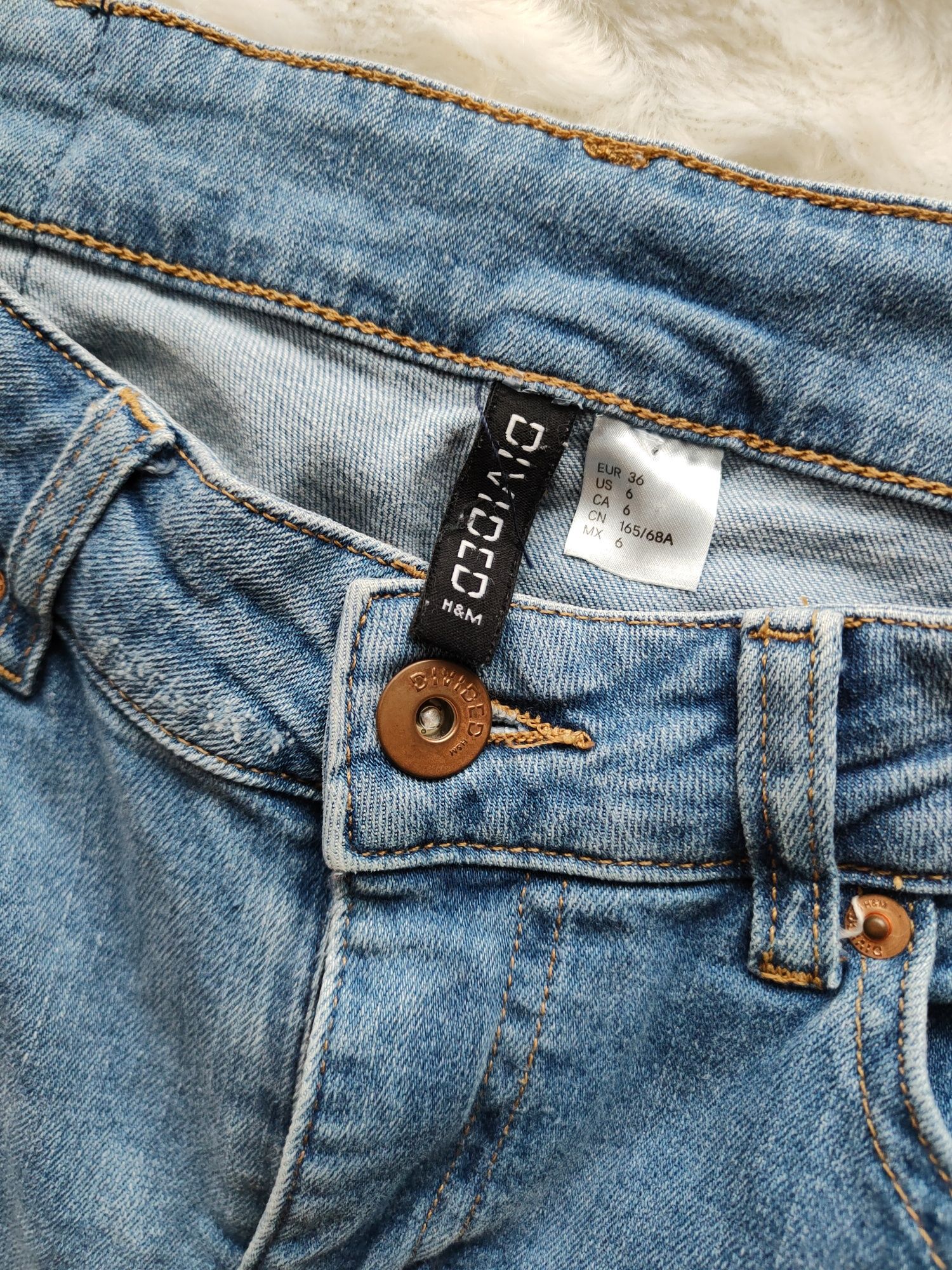 Niebieskie jeansy spodnie damskie z dziurami i rozdarciami H&M 36
