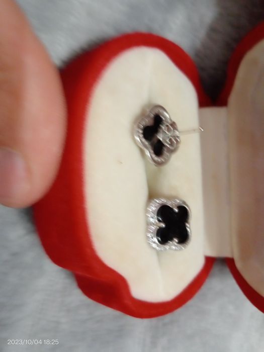 Продам новые сережки