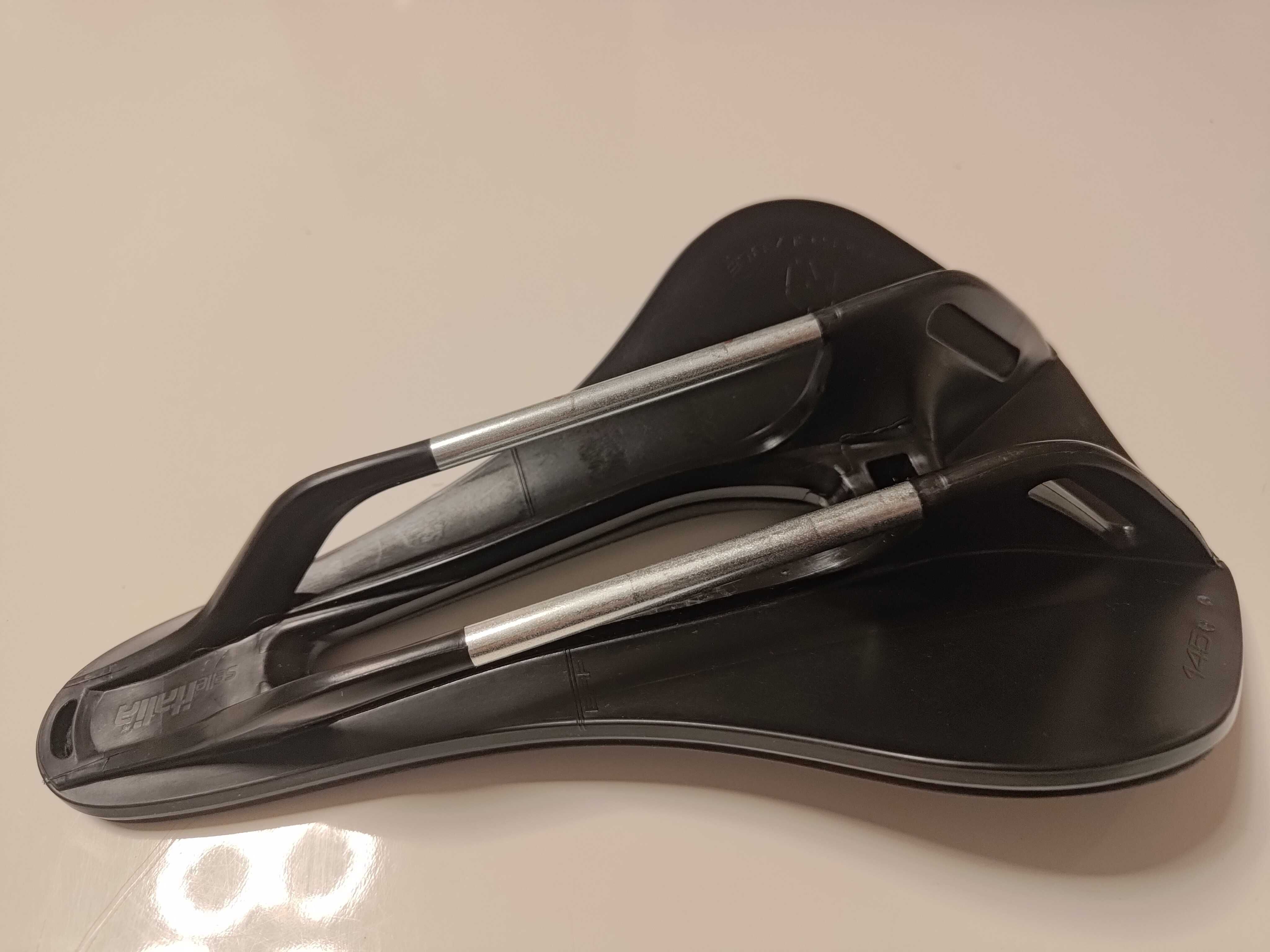 SIODEŁKO SELLE ITALIA Model X Boost Superflow L3 145 x 245 Czarny