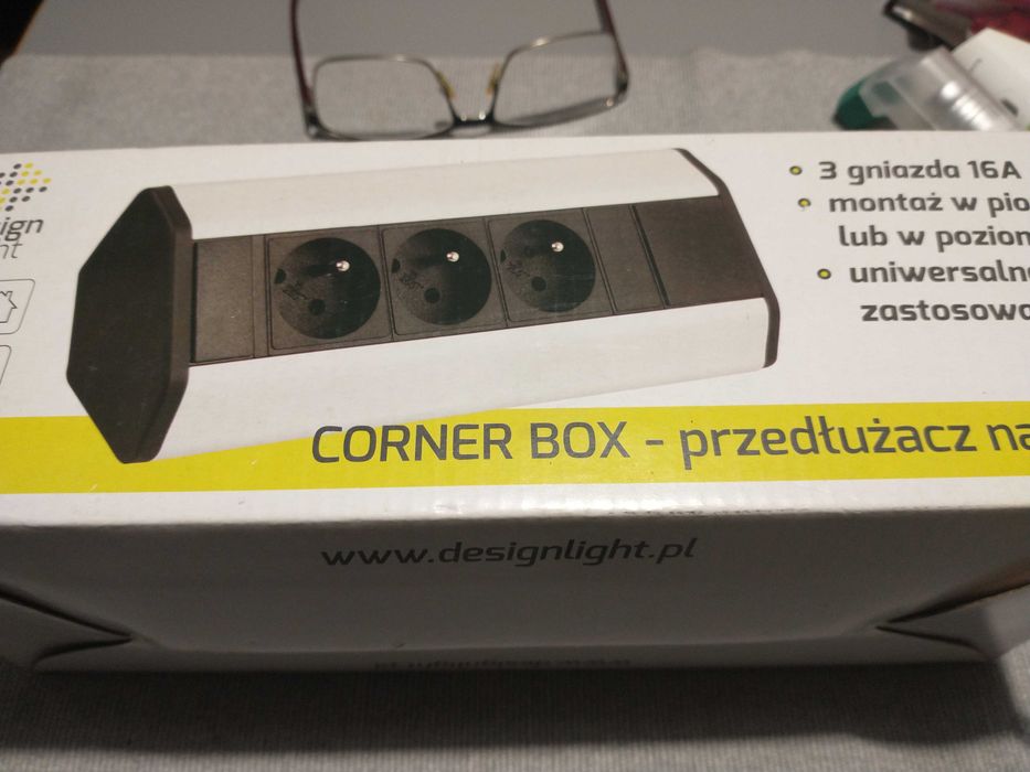 przedłużacz narożny Corner Box -3*230 V firmy DesignLight