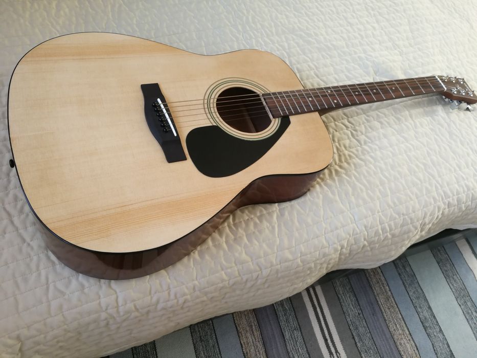 Guitarra acústica Yamaha