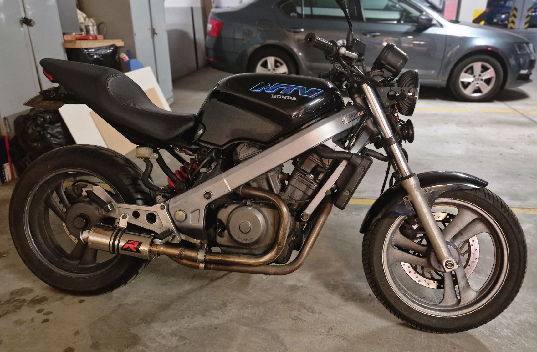 Honda NTV650 CUSTOM,jedna taka.