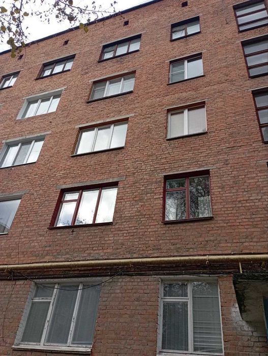 Продаж 2-кімнатної квартири на Виставці, вул. Зарічанська