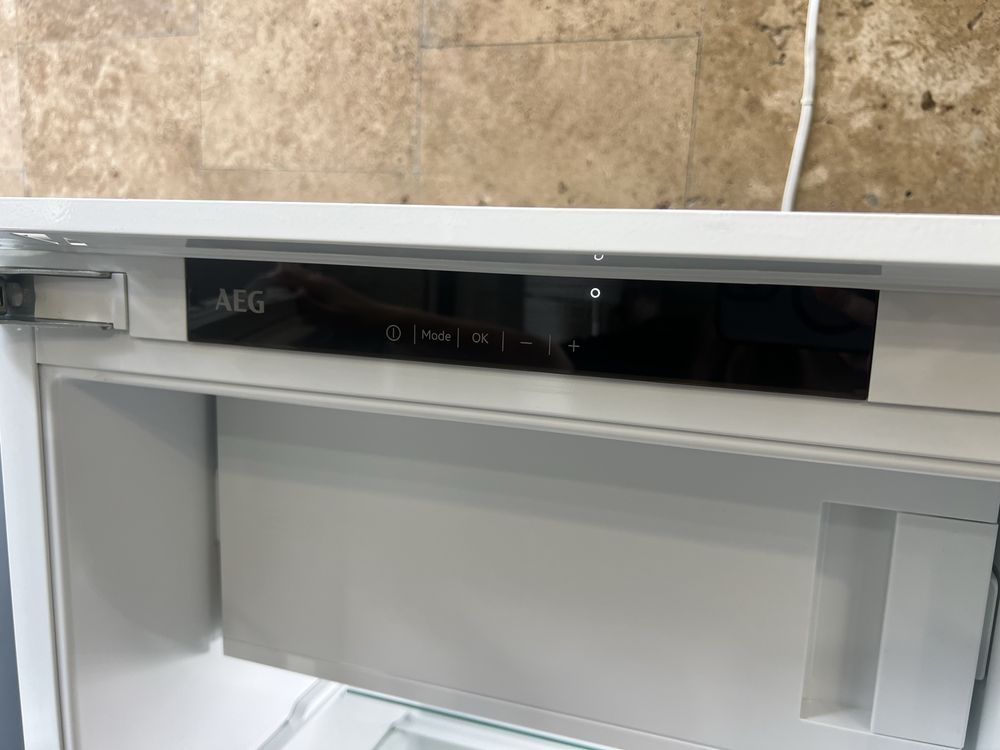 Вмонтований холодильник AEG SFS8883XAC з Німеччини