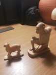 Vendo duas estatuetas