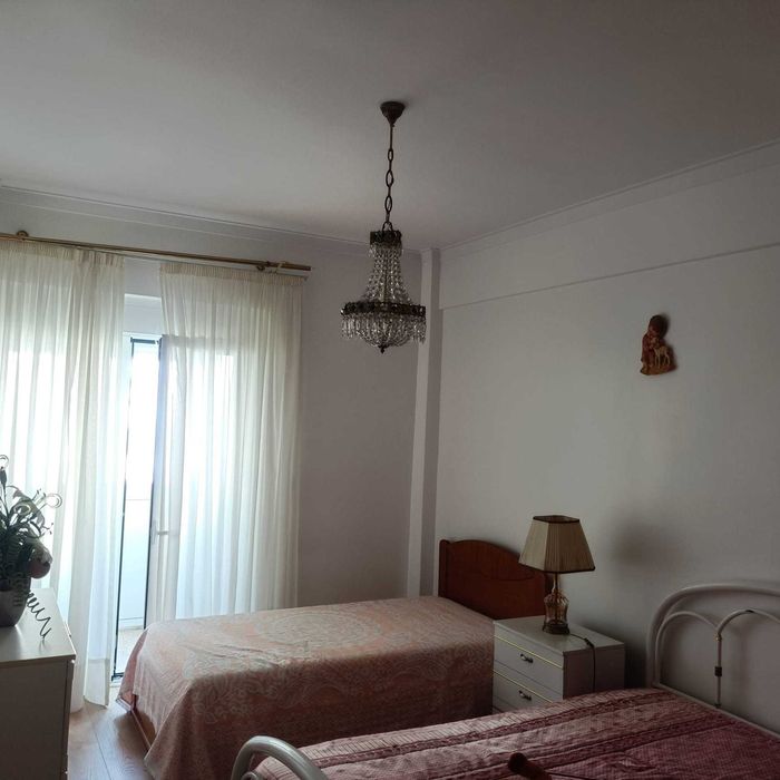 Carnaxide - Aluguer parcial de apartamento - Junto Centro Cívico