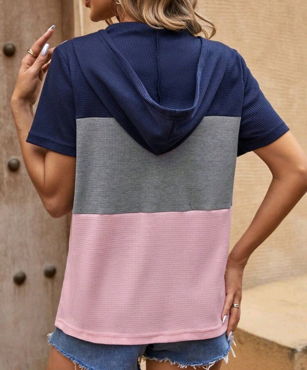 T-shirt com capuz "Glam" - Tamanho S (Nova)