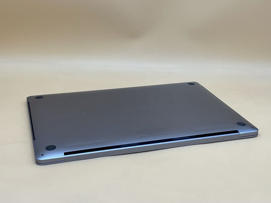 Macbook pro 2019 16 дюймів i7 512gb ssd a2141