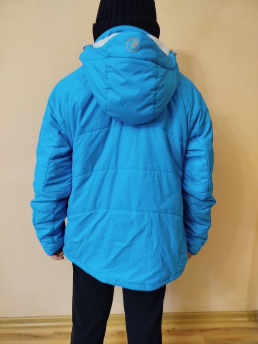 Продаю куртку  синього кольору