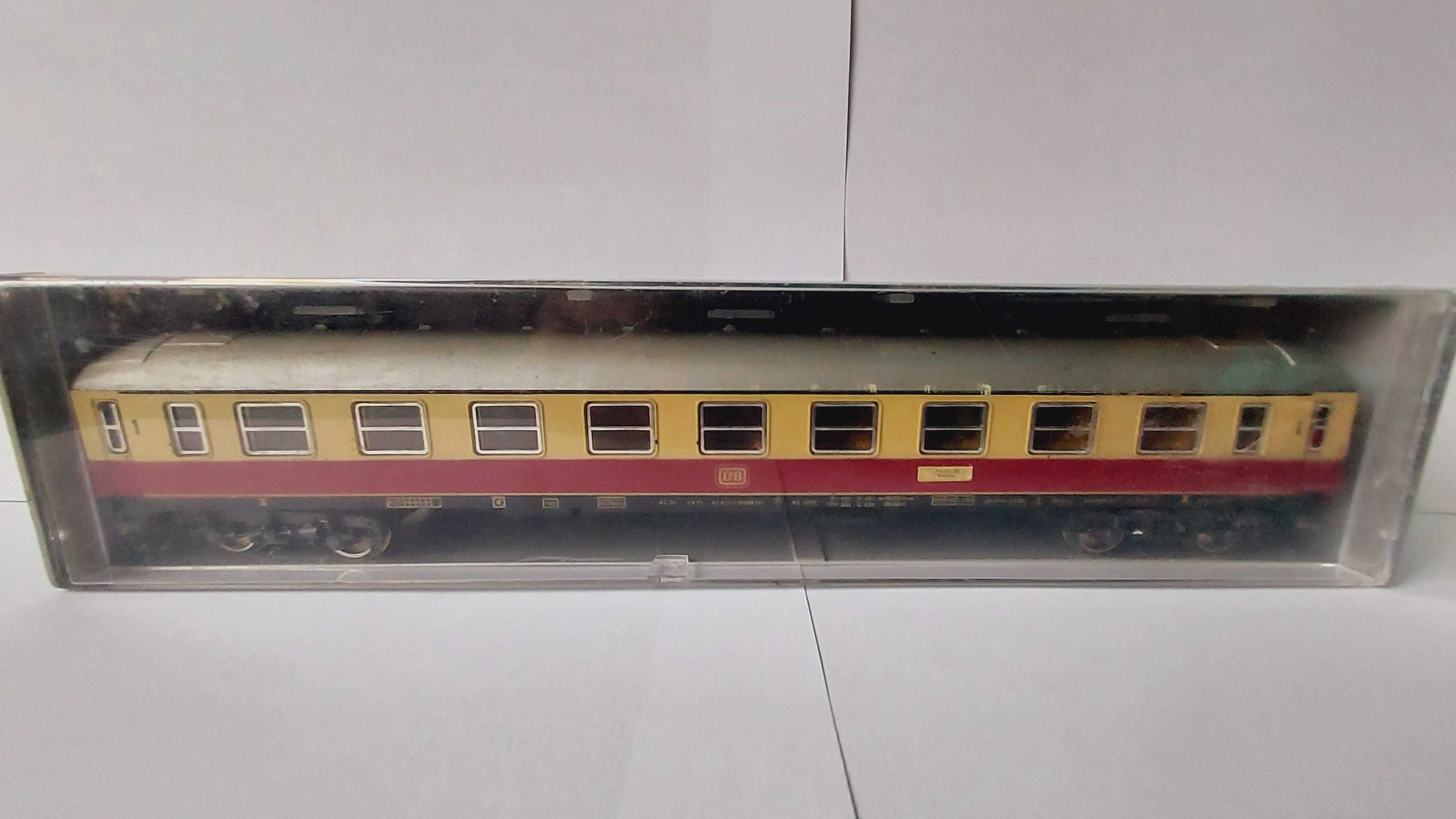 wagon osobowy  H0, 1:87 firma LIMA