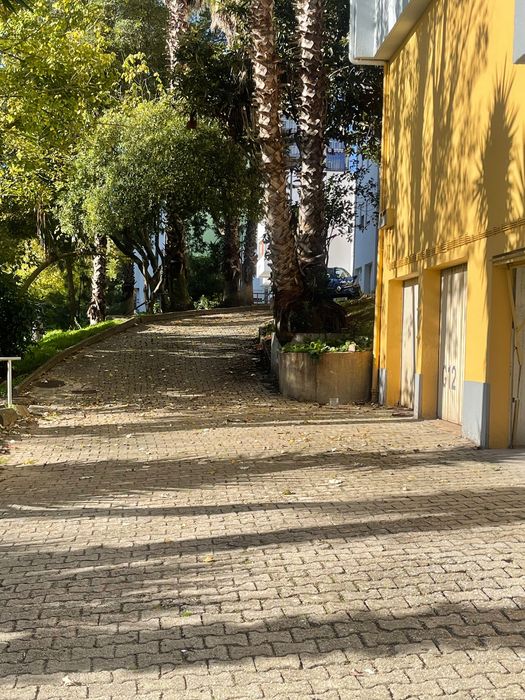 Garagem para Aluguer – Espaçosa, Segura e de Fácil Acesso