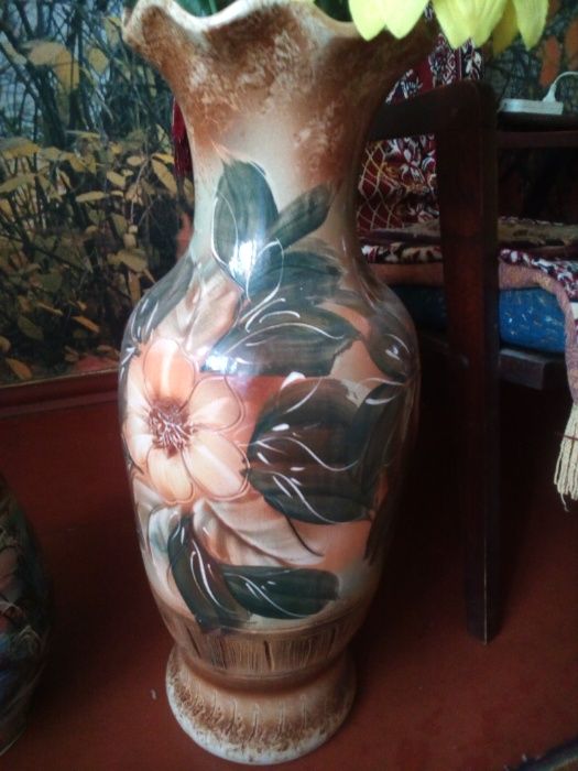 Продам большую напольную вазу