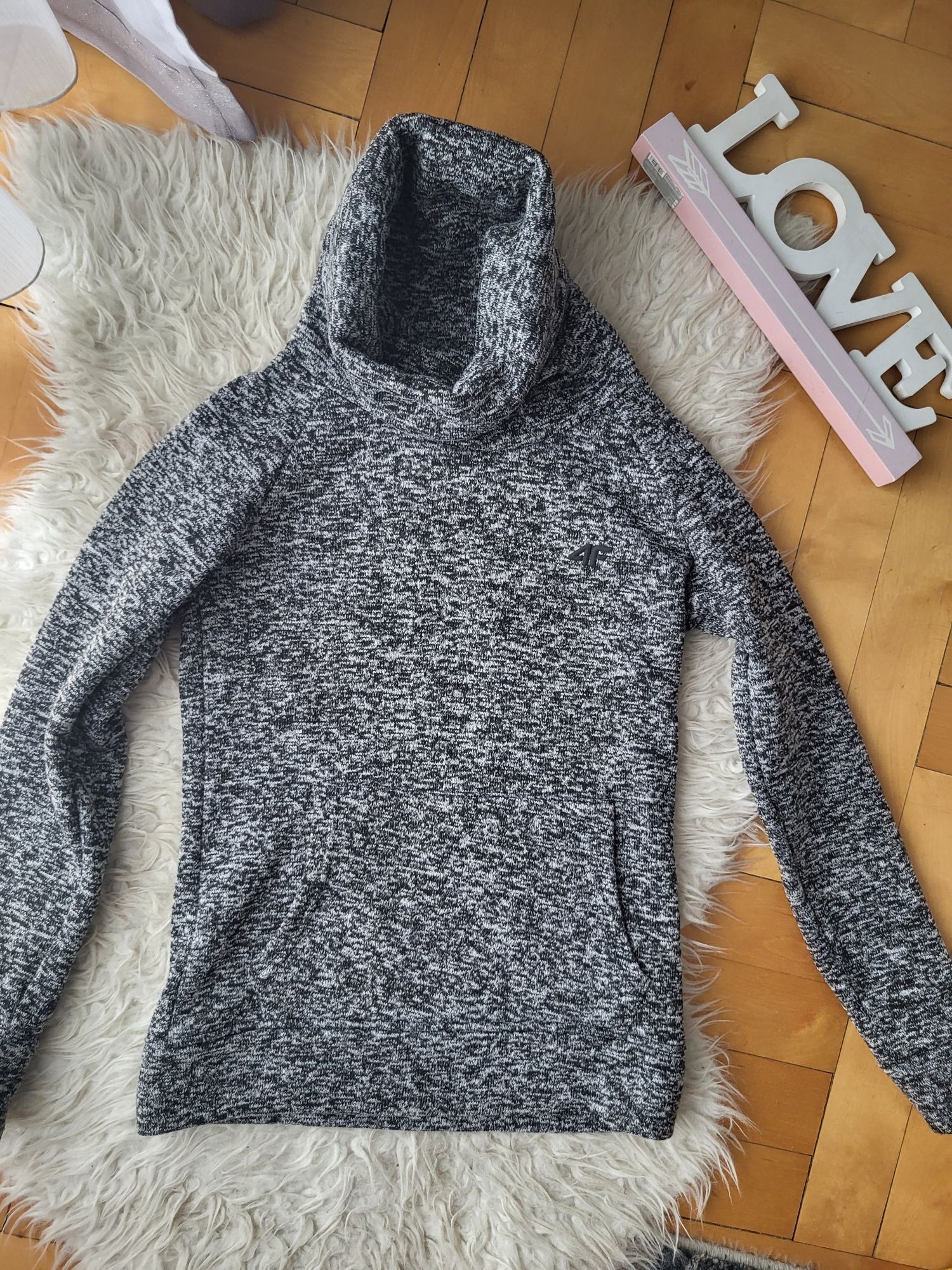 Bluza 4f xs rozmiar