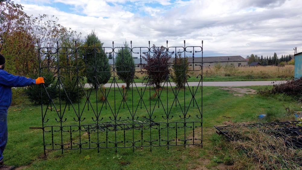 Kute  ogrodzenie kraty używane.