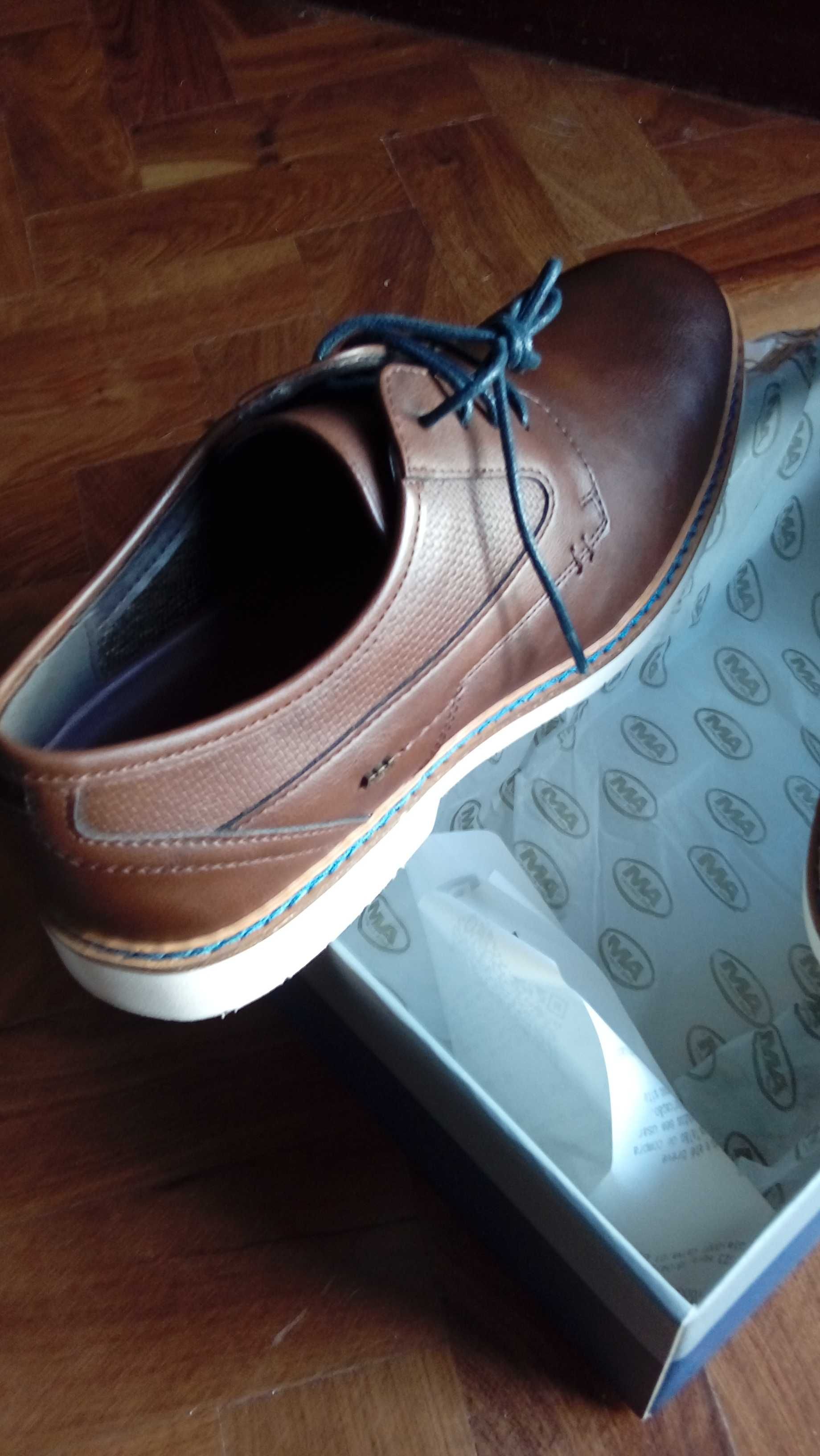Sapatos NOVOS AM Shoe Company - Tamanho 41