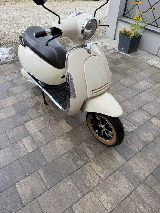 Skuter elektryczny SLEEK 1,2 kW