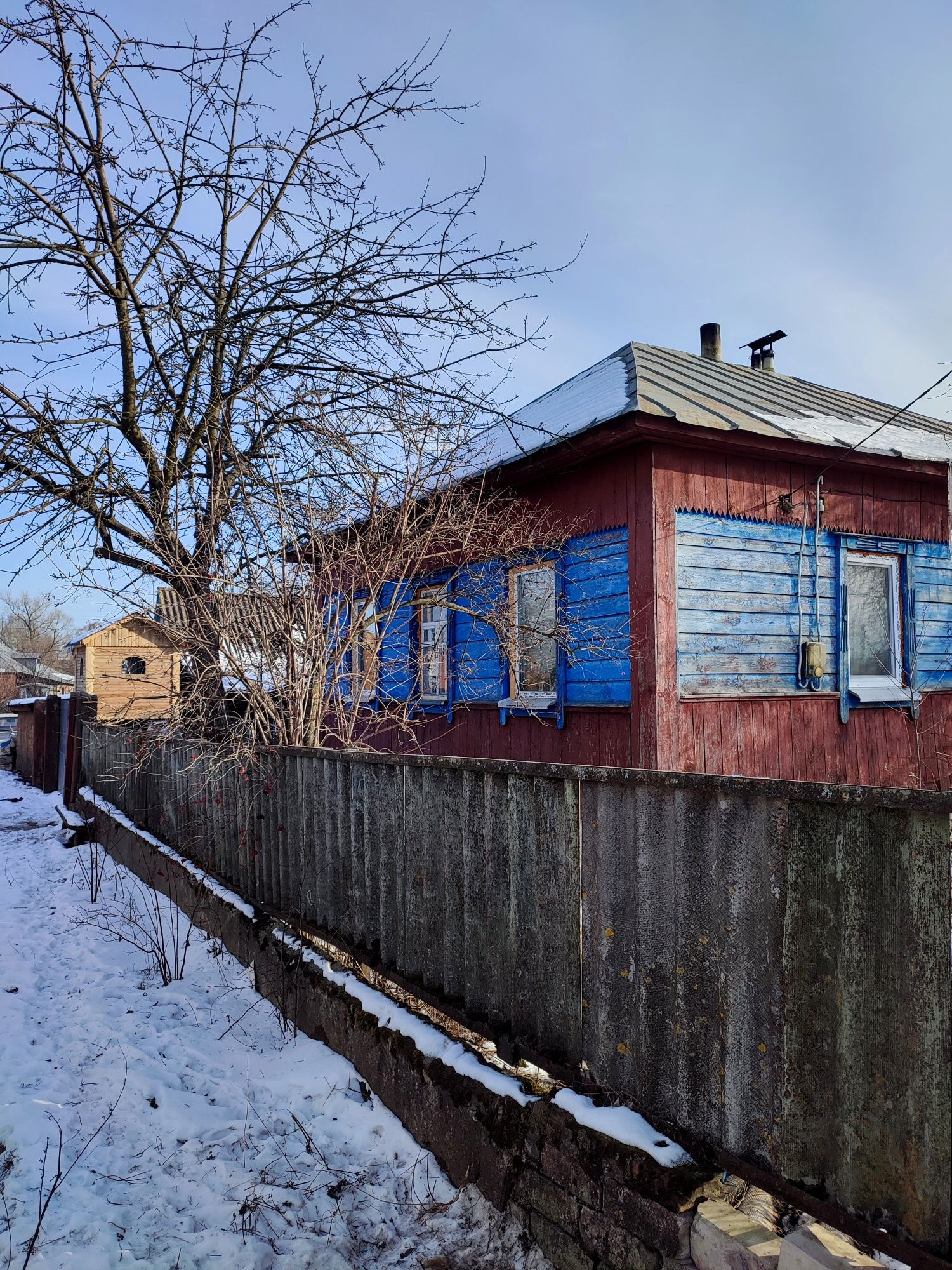 Продається будинок в житловому стані.